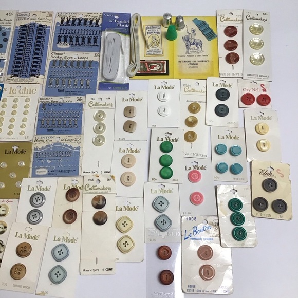 Vintage Buttons Card LOT Hook & Eye Snaps Sewing La Mode Costumakers Le Chic - Picture 4 of 5